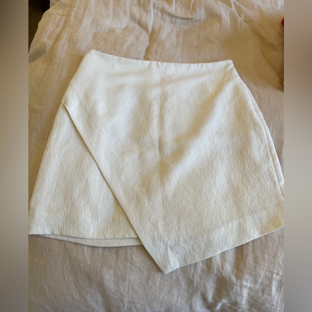 Aritzia White Skirt
